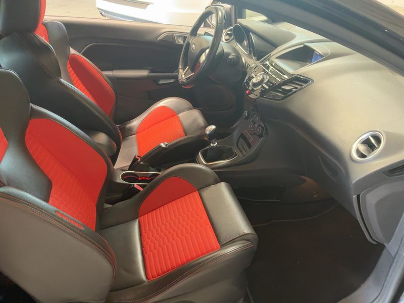 Ford Fiesta 1.6 EcoBoost ST — zdjęcie 11