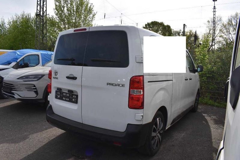 Toyota ProAce 1.5 D-4D L1 Kombi — zdjęcie 2