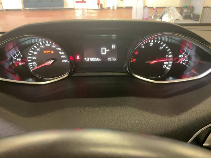 Peugeot 308 1.6 Blue-HDi Allure 2016 – снимка 19