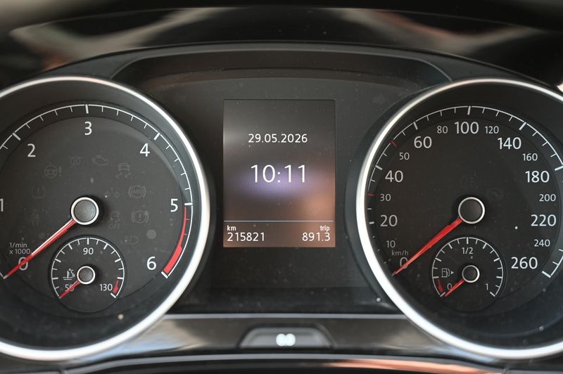 Volkswagen Touran 2.0 TDI Executive BlueMotion Tech — zdjęcie 12