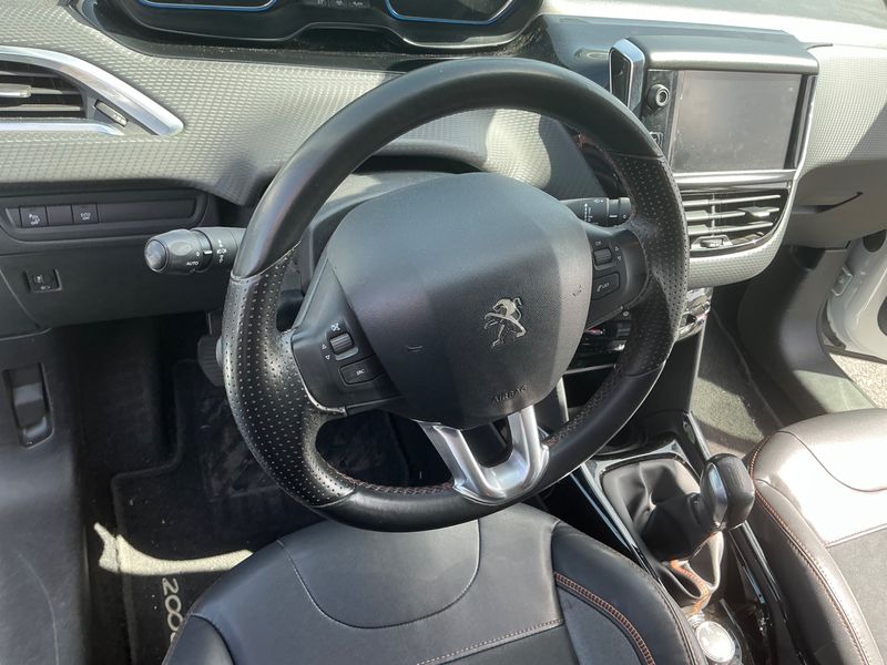 Peugeot 2008 1.2 PureTech Crossway 2015 – снимка 25