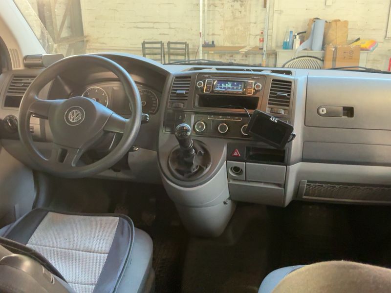 Volkswagen T5 Caravelle 2.0 TDI Trendline — zdjęcie 12