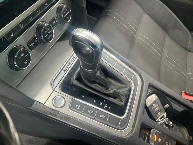 Volkswagen Passat Alltrack 2.0 TDI 4Motion BlueMotion Tech 2017 – снимка 31