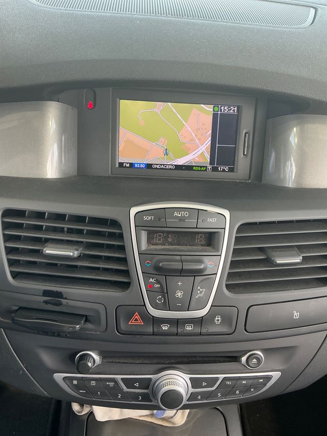 Renault Laguna 2013 — photo 31
