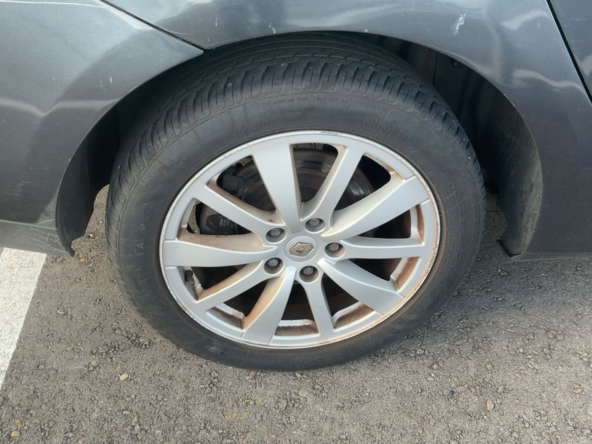 Renault Laguna 2013 — photo 10
