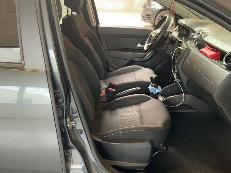 Dacia Duster 1.6 SCe Comfort — zdjęcie 11