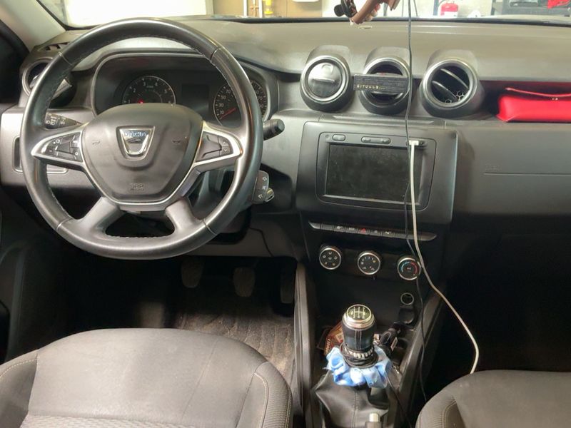 Dacia Duster 1.6 SCe Comfort — zdjęcie 12