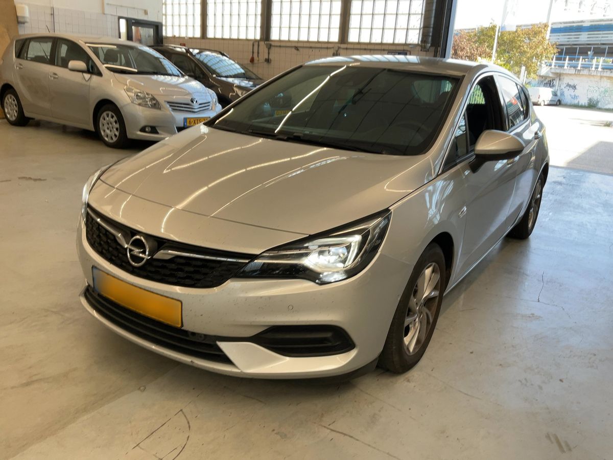 Opel Astra 2021