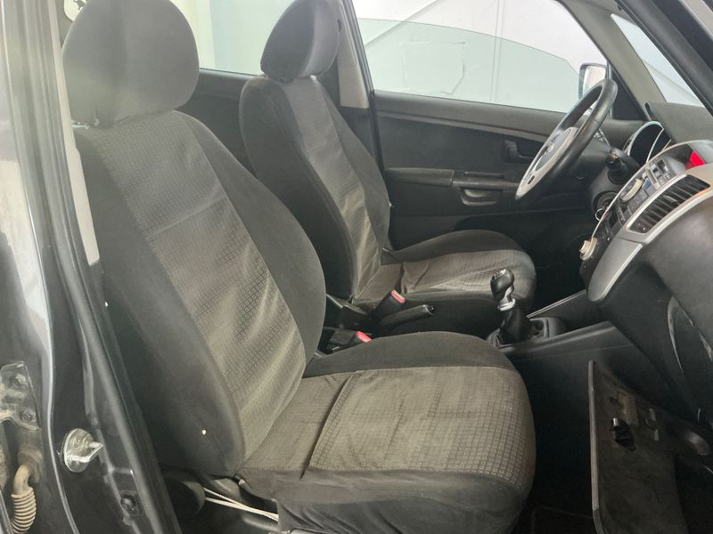 Kia Venga 1.4 CRDi Active — zdjęcie 3