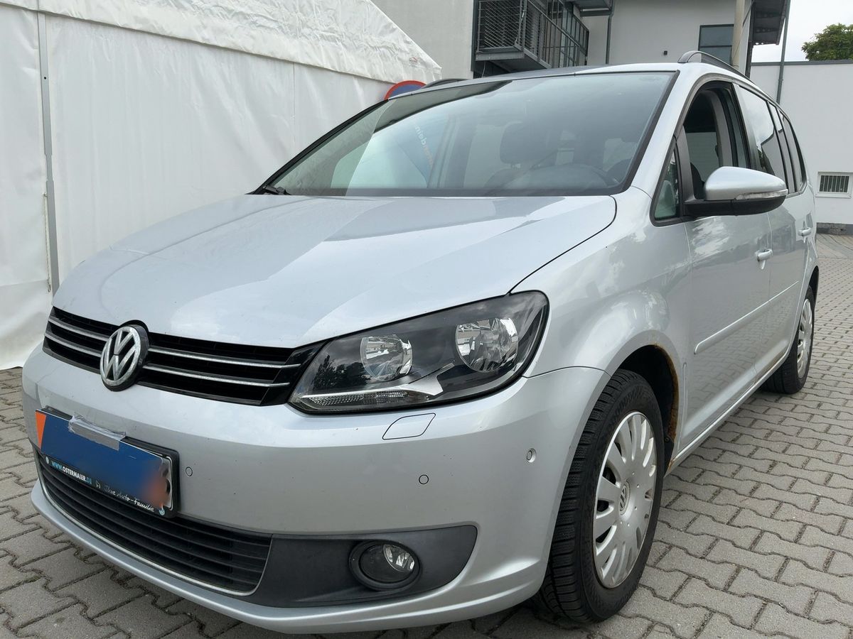Volkswagen Touran 2010 — photo 1