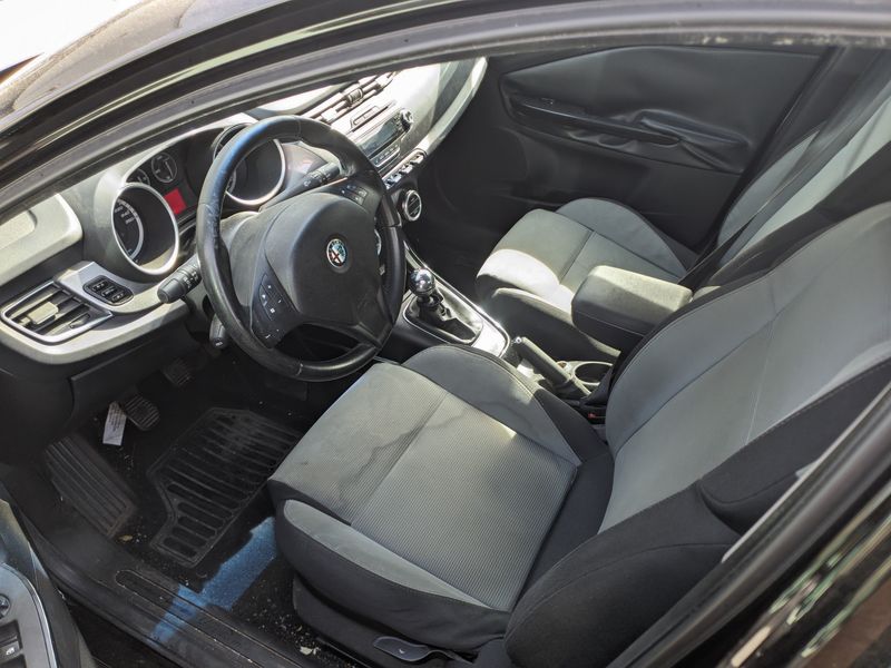Alfa Romeo Giulietta 1.4 Turbo Distinctive — zdjęcie 10