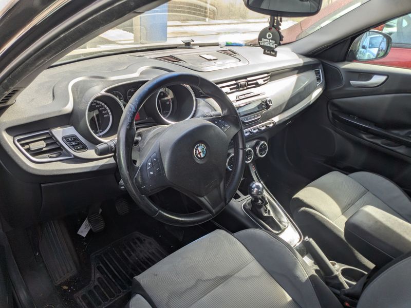 Alfa Romeo Giulietta 1.4 Turbo Distinctive — zdjęcie 11