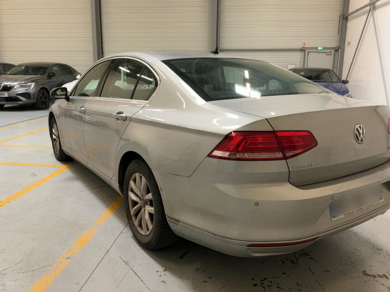 Volkswagen Passat 1.6 TDI Comfortline BlueMotion Tech — zdjęcie 3