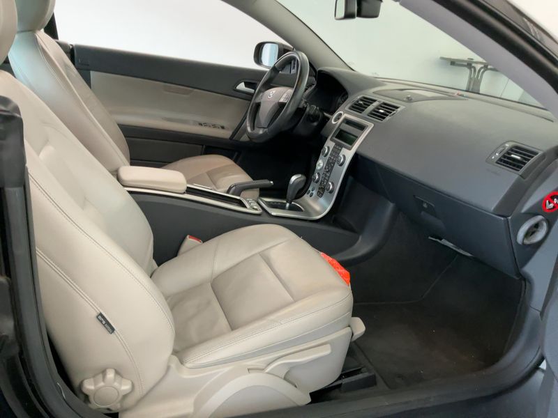 Volvo C70 2.4 D5 Summum — zdjęcie 11