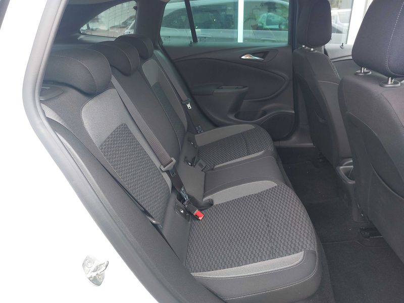 Opel Astra 1.5 CDTI Business Start/Stop — zdjęcie 14