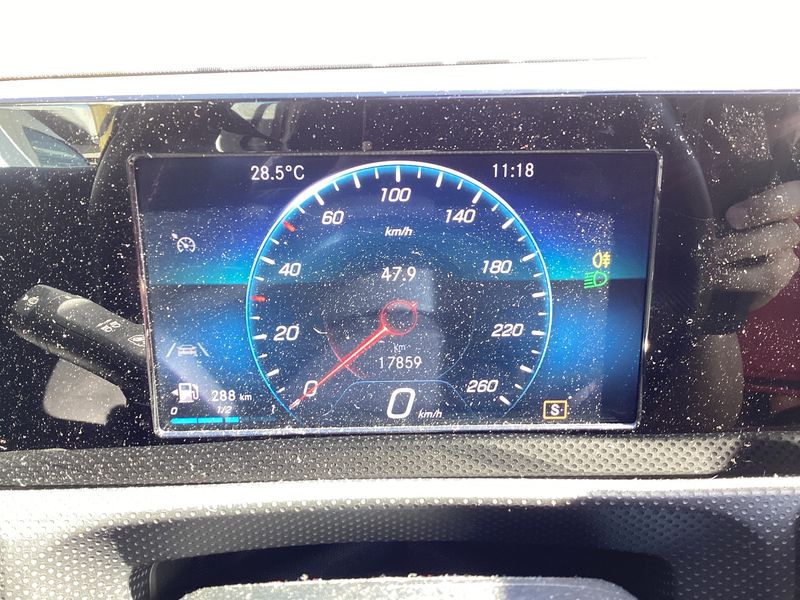Mercedes-Benz A-Klasse A 160 AMG Line — zdjęcie 13