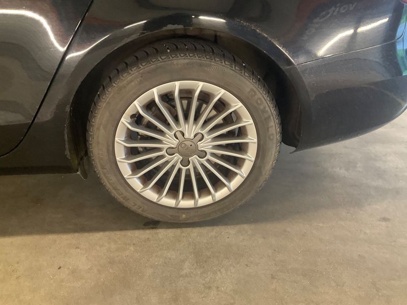 Audi A4 2.0 TDI Attraction 2012 – снимка 5