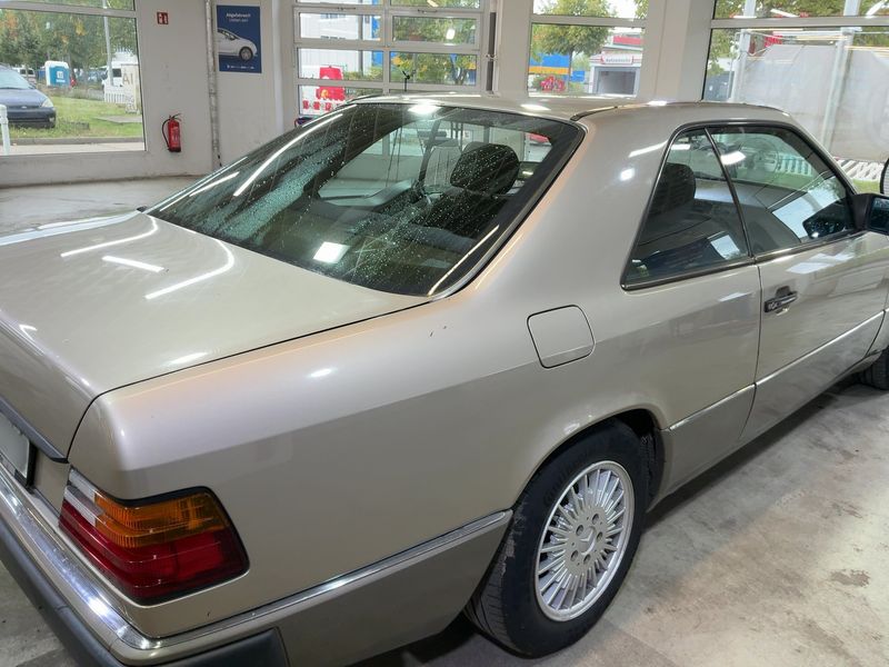 Mercedes-Benz E-Klasse CE 300 — zdjęcie 6
