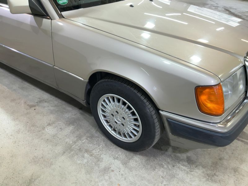 Mercedes-Benz E-Klasse CE 300 — zdjęcie 8