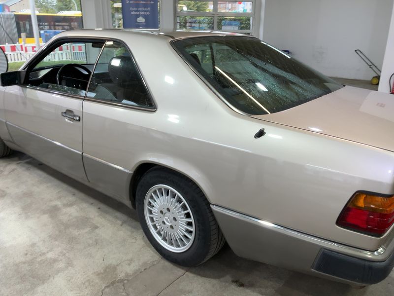 Mercedes-Benz E-Klasse CE 300 — zdjęcie 3