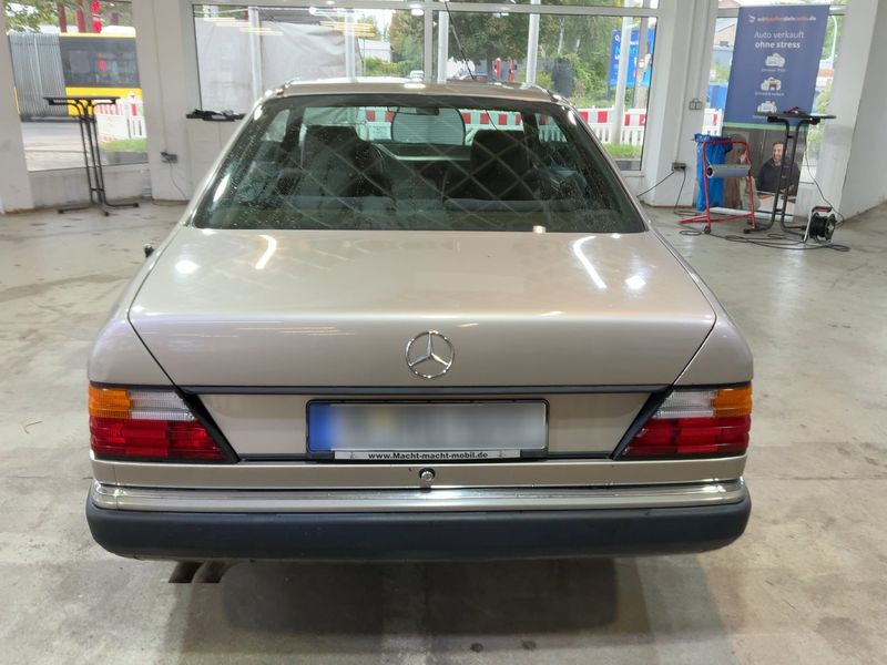 Mercedes-Benz E-Klasse CE 300 — zdjęcie 5