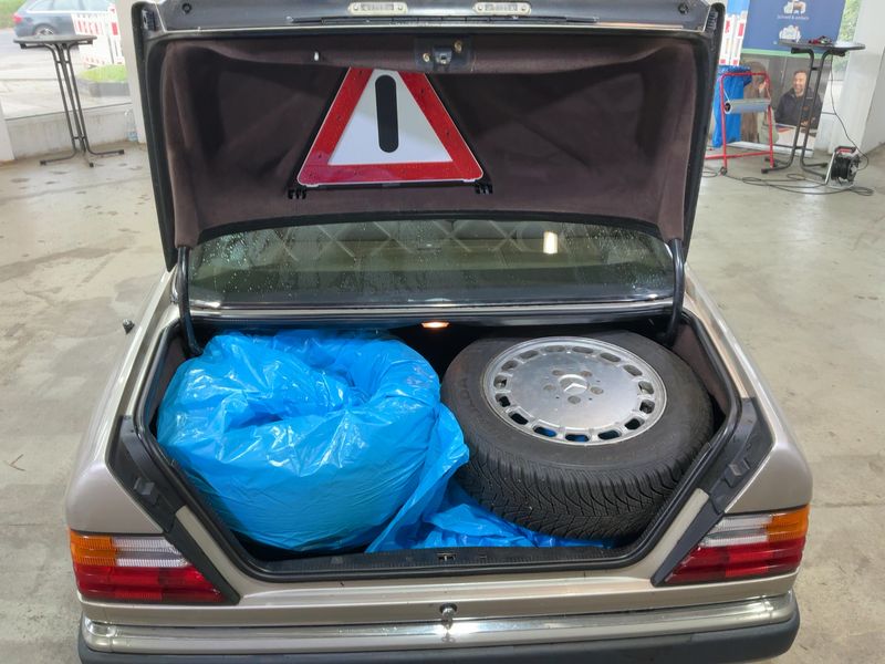 Mercedes-Benz E-Klasse CE 300 — zdjęcie 10