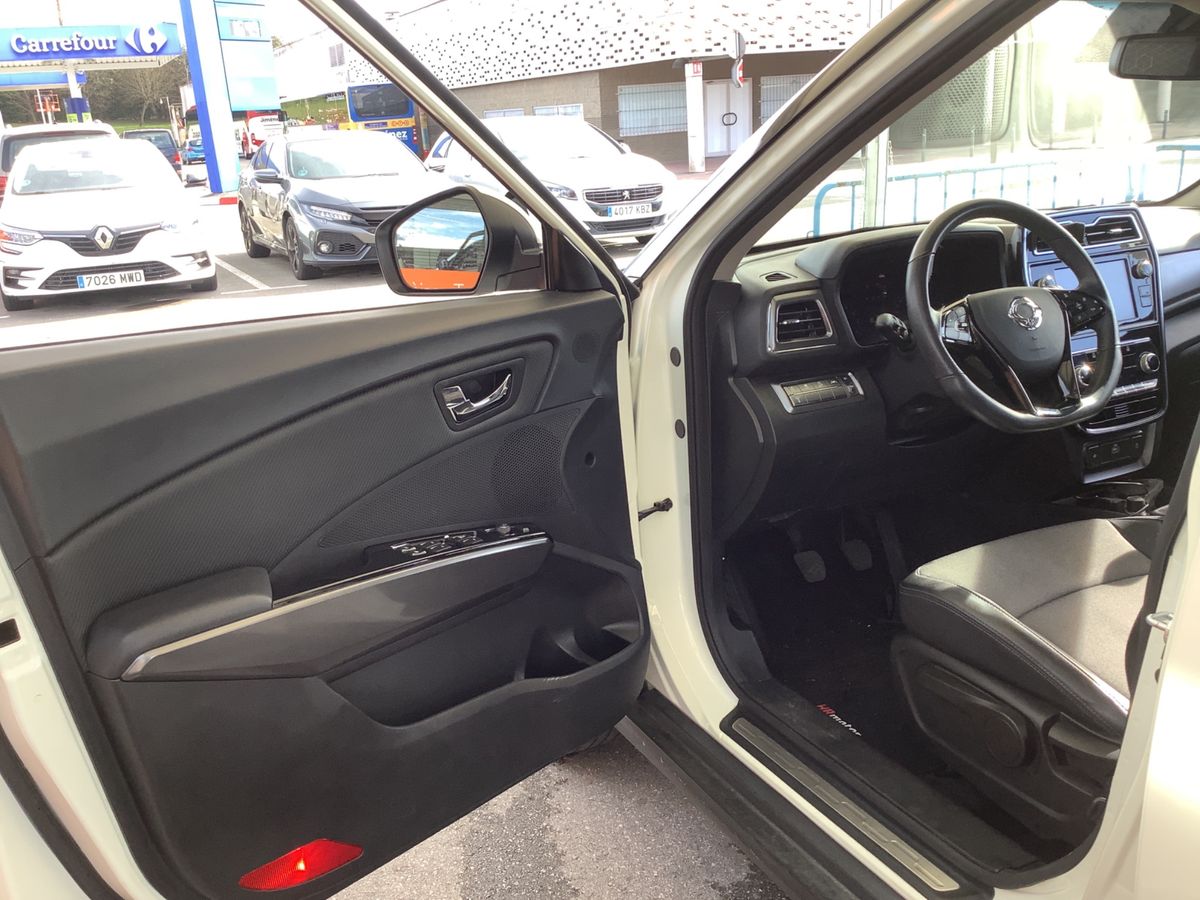 Ssangyong Tivoli 2020 — photo 24
