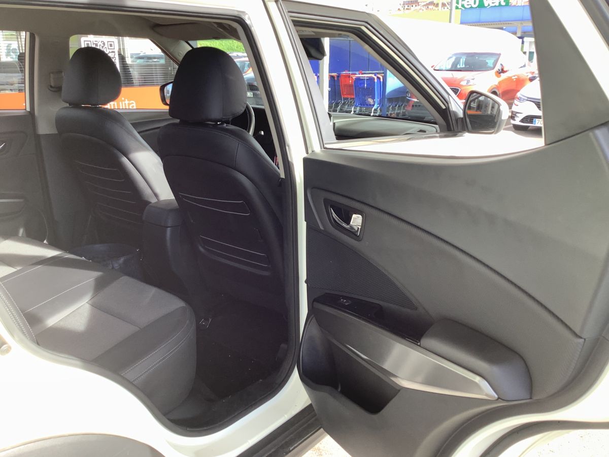 Ssangyong Tivoli 2020 — photo 37