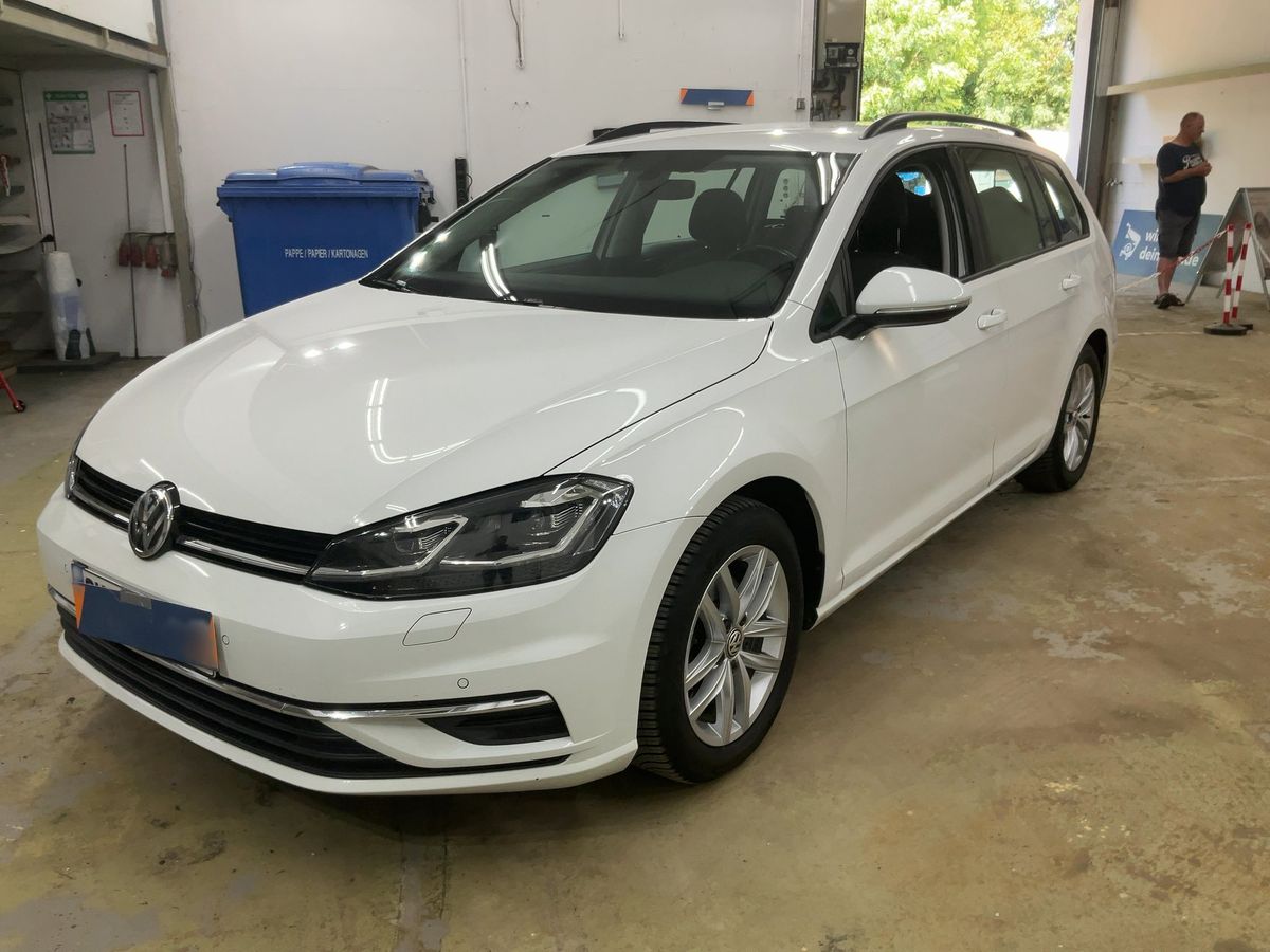Volkswagen Golf 2019 — photo 1