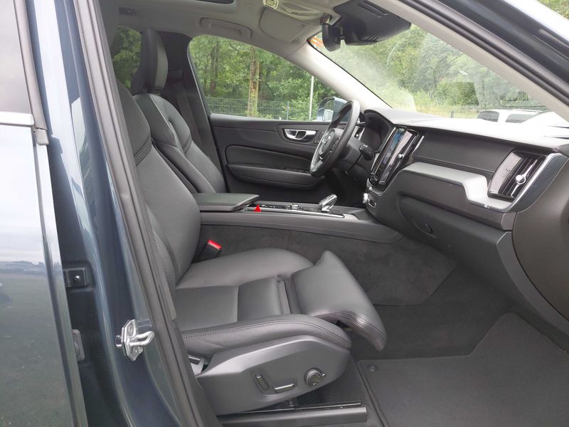Volvo XC60 2.0 T6 Plug-in Hybrid Inscription AWD — zdjęcie 10