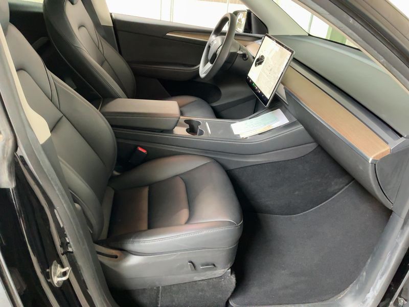 Tesla Model Y Max Range Dual AWD AWD — zdjęcie 11