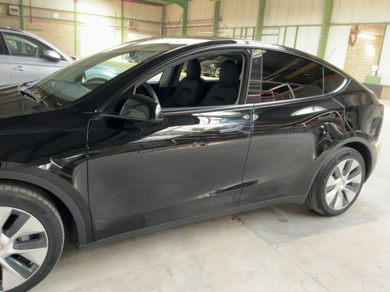 Tesla Model Y Max Range Dual AWD AWD — zdjęcie 4