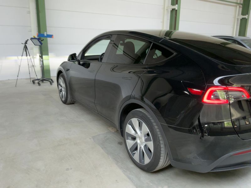 Tesla Model Y Max Range Dual AWD AWD — zdjęcie 3