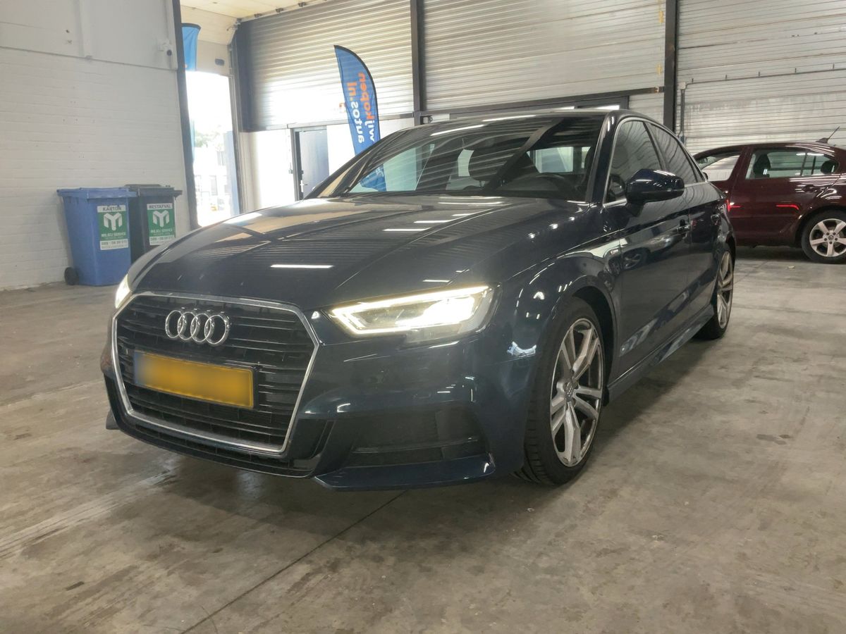 Audi A3 2018 — photo 1