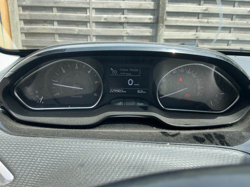 Peugeot 2008 1.6 Blue-HDi Style 2016 – снимка 18