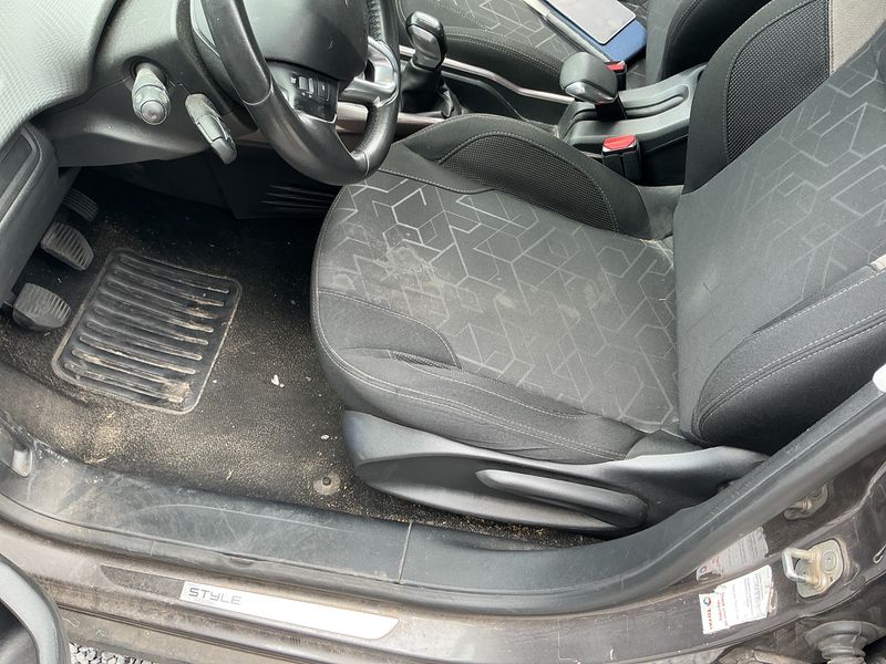 Peugeot 2008 1.6 Blue-HDi Style 2016 – снимка 24