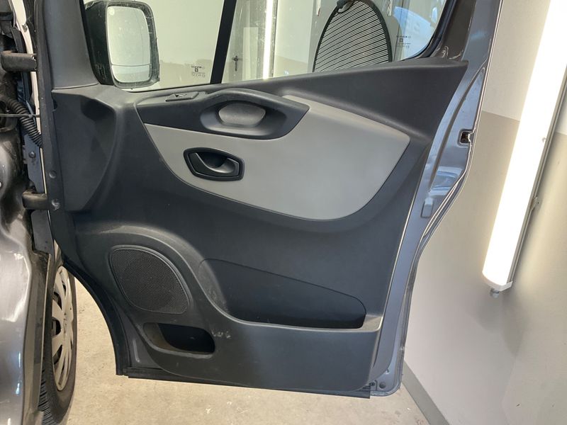 Renault Trafic 1.6 dCi Energy L1H1 2,7t Expression 2015 – снимка 35