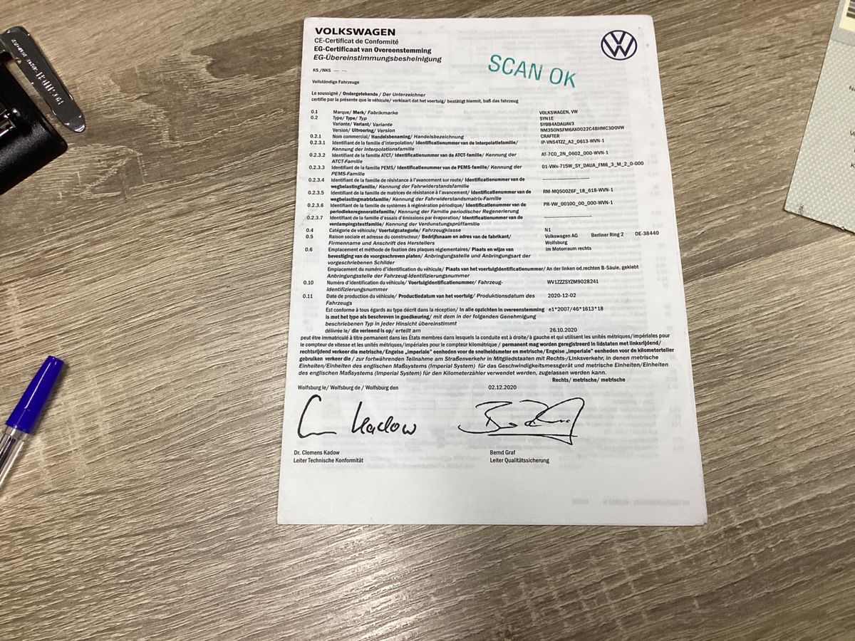 Volkswagen Crafter 2.0 TDI Kasten 35 mittellang Hochdach FWD