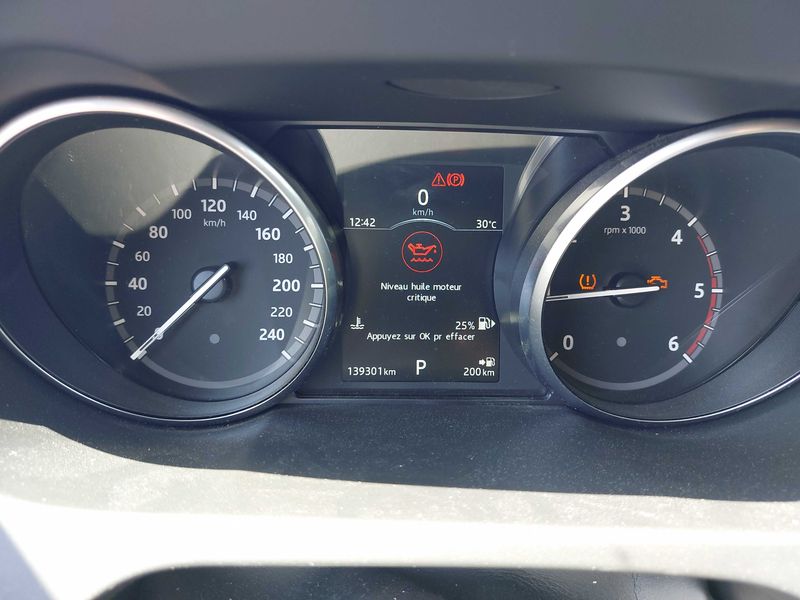 Land Rover Discovery Sport 2.0 Td4 HSE — zdjęcie 12
