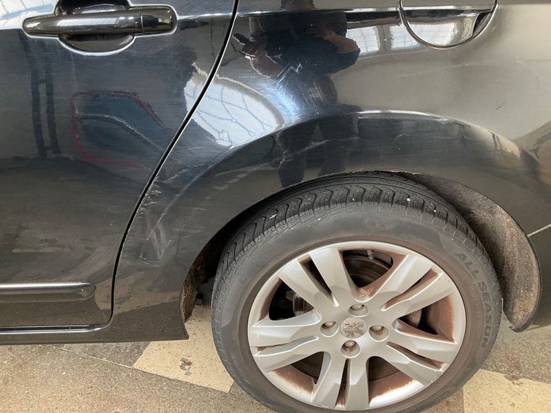 Peugeot 5008 2.0 HDi Premium 2010 – снимка 28