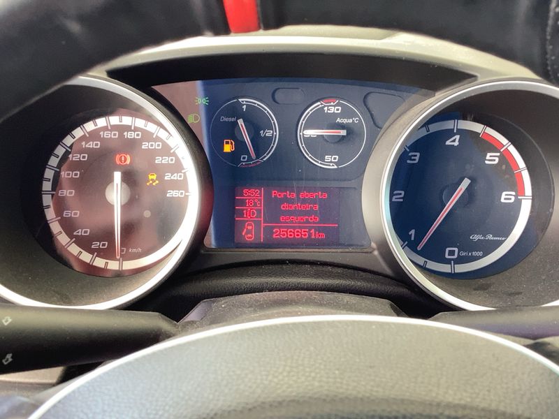Alfa Romeo Giulietta 1.6 JTDM Turismo — zdjęcie 13