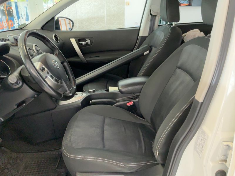 Nissan Qashqai+2 2.0 Acenta 4x4 — zdjęcie 11