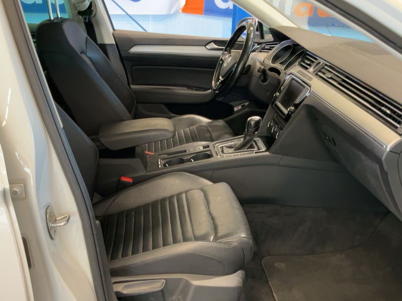 Volkswagen Passat Alltrack 2.0 TDI 4Motion BlueMotion Tech — zdjęcie 11