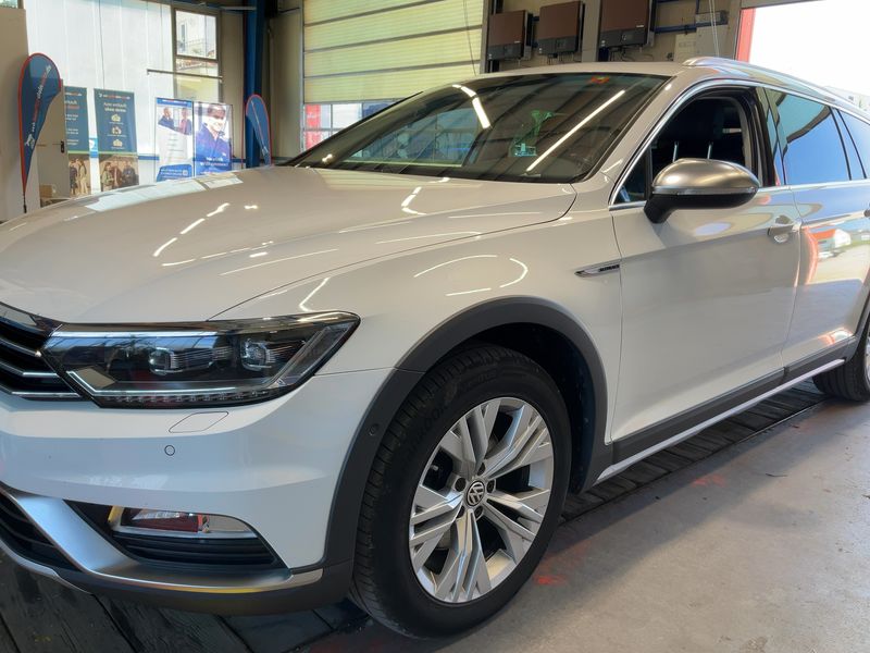 Volkswagen Passat Alltrack 2.0 TDI 4Motion BlueMotion Tech — zdjęcie 2