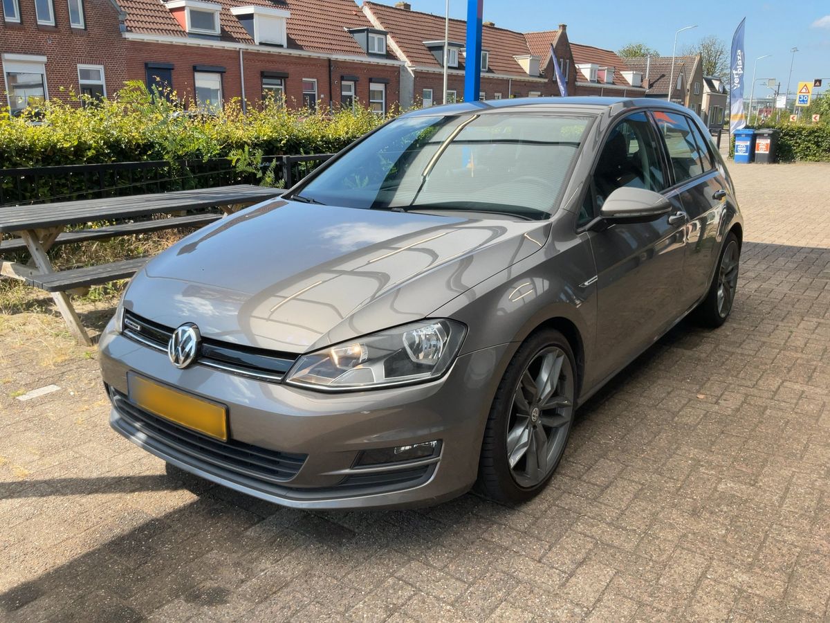 Volkswagen Golf 2015 — photo 1