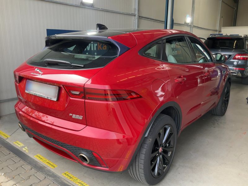 Jaguar E-Pace P250 R-Dynamic SE AWD — zdjęcie 6