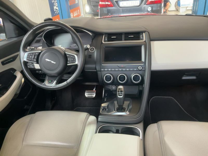 Jaguar E-Pace P250 R-Dynamic SE AWD — zdjęcie 12