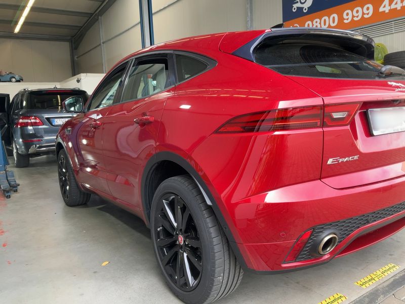 Jaguar E-Pace P250 R-Dynamic SE AWD — zdjęcie 3