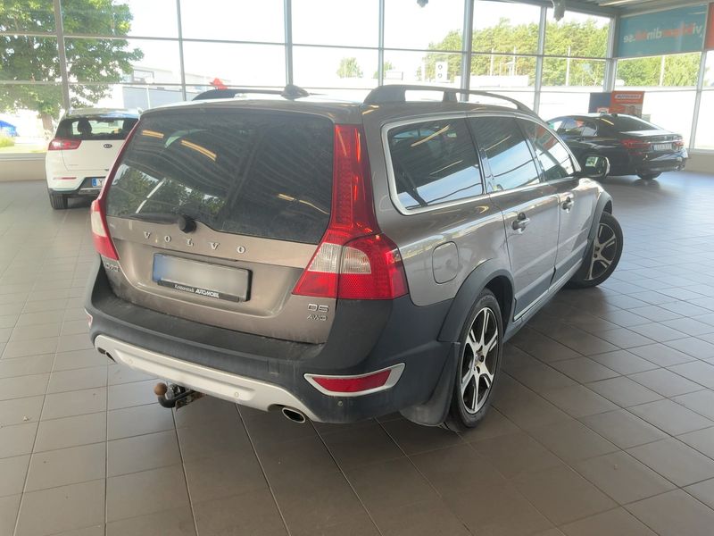 Volvo XC70 2.4 D5 Summum AWD — zdjęcie 6