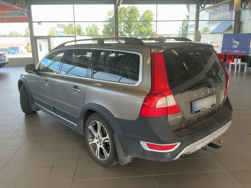 Volvo XC70 2.4 D5 Summum AWD — zdjęcie 3
